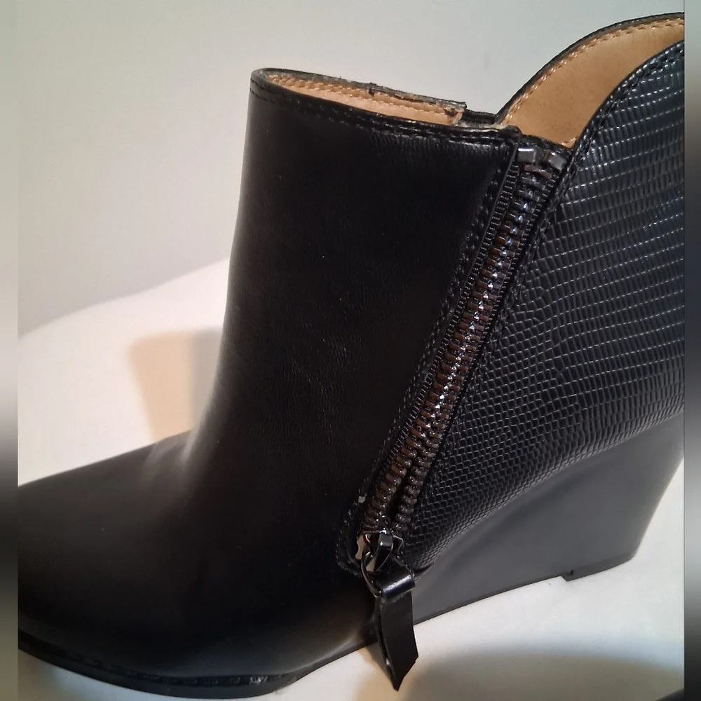 New Directions Black Leather Wedge Ankle Boots – Size 7.5M - Picture 7 of 9